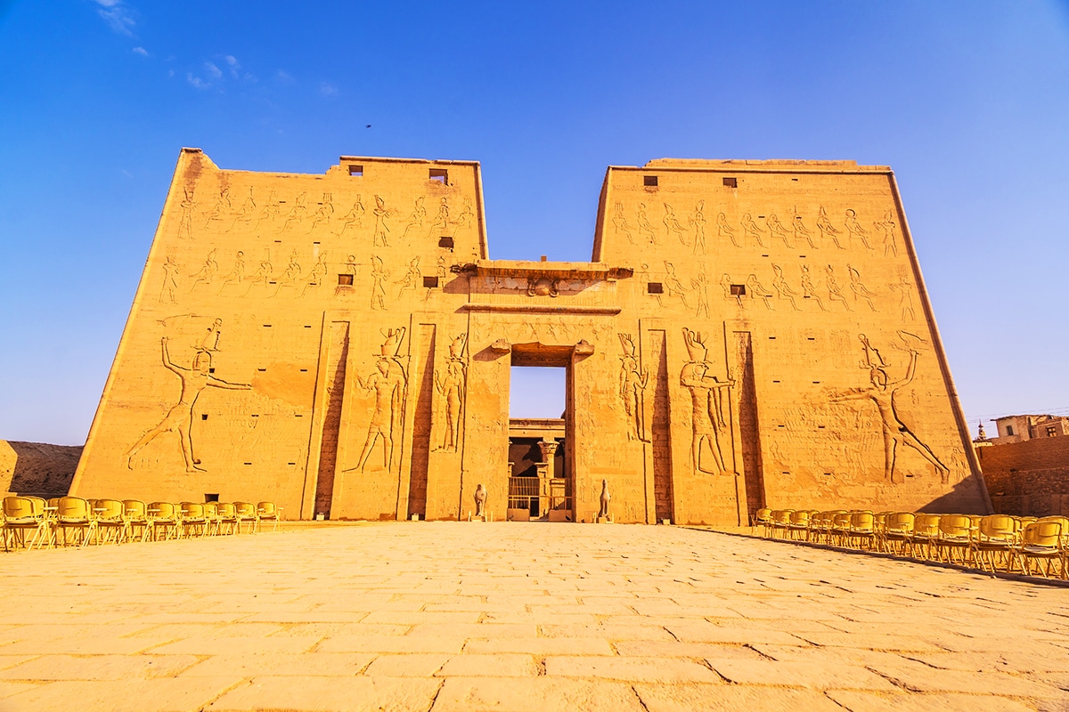 Discover the Secrets of Ancient Egypt: Why Everyone Should Visit This Magnificent Land!