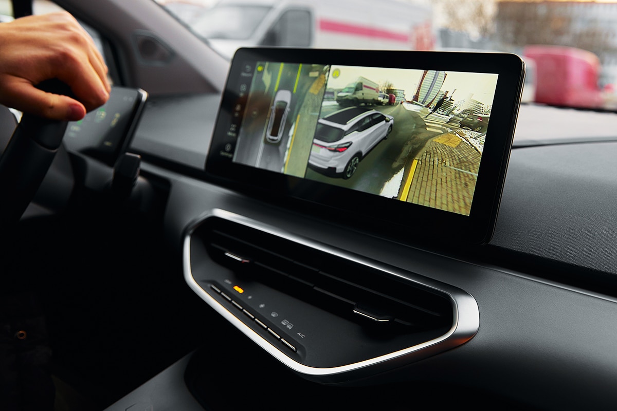 Protect Your Loved Ones and Your Wallet with the Essential Safety Features of Backup Cameras! Install Yours Today